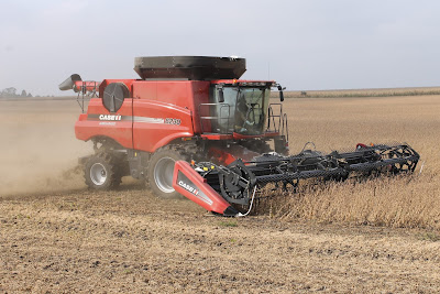 Combining Soybeans - #Harvest15 Recap