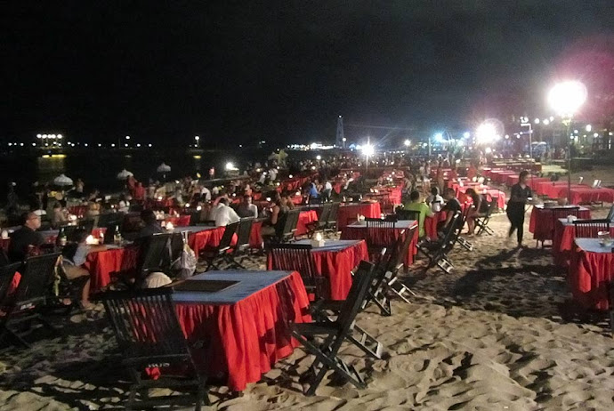 Restaurantes en la playa por la noche