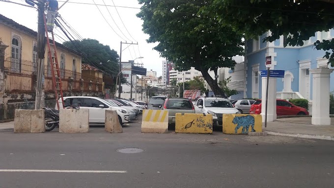 Rua continua fechada sem justificativa