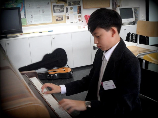Từ thiên tài guitar nhí đến nam sinh nhận học bổng Thạc sĩ toàn phần tại Ivy League: Làm nghệ <a href=