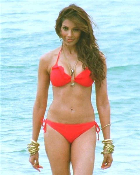 Bipasha string bikini sexy body bollywood actress