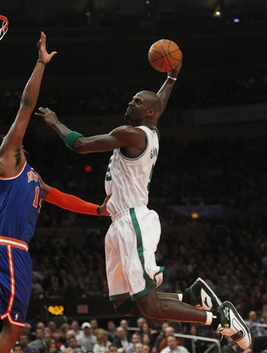 kevin garnett dunking on lebron james. kevin garnett dunking on