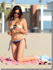 Noureen-DeWulf-Sexy-Bikini-Pictures-At-Redondo-Beach-14