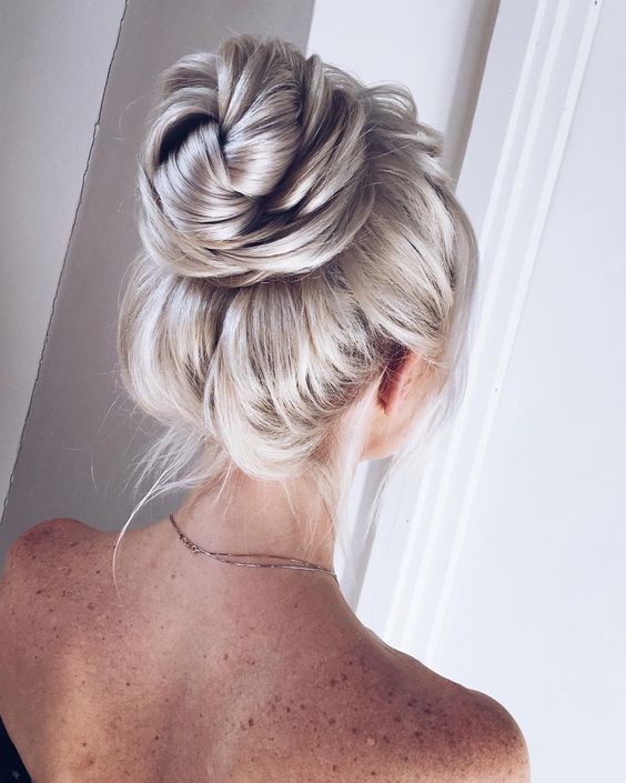 The Best and fabulous Hairstyles for Every Wedding Dress