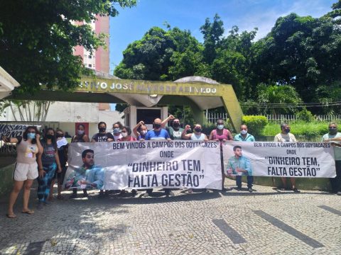 Siprosep protesta por pagamento de 13º em frente à Prefeitura