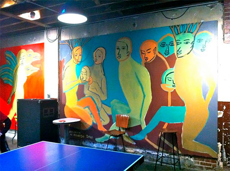 pintura sobre las paredes de la pizzería comet ping pong