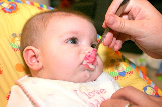 Tips Memberikan Makanan Pada Bayi