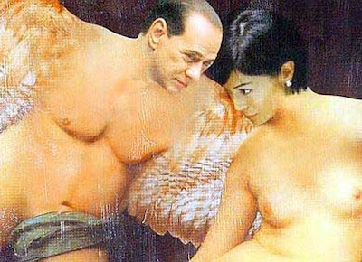 'Pintan' a Berlusconi como un ángel desnudo enamorado de una ministra