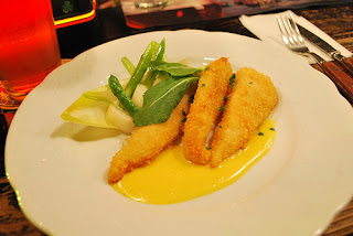 Deep-fried sole with hollandaise sauce