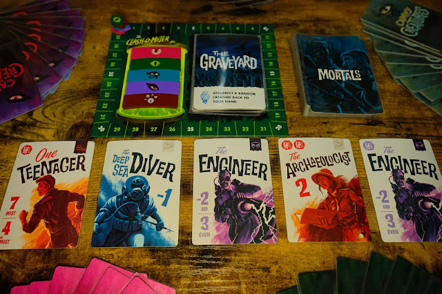 campy creatures board game 將被捕獲的平凡人牌, 翻開與玩家人數相同的數量