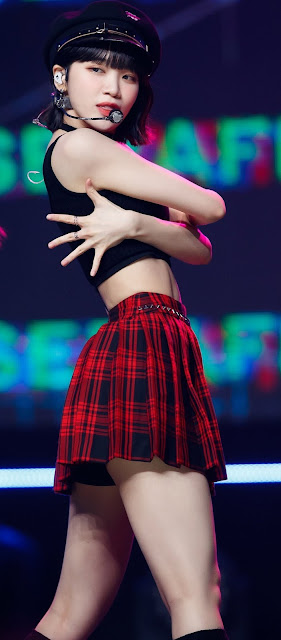 Kim Chaewon (Anna Kim) Wallpapers/ Lockscreens