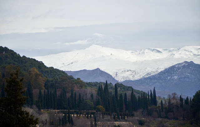 Granada i widoki z dzielnicy Albaicín