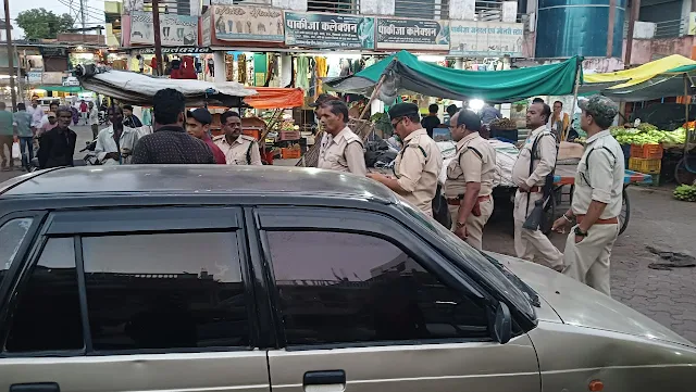 रायसेन, शिकारियों की तलाश में उड़नदस्ता सहित वन विभाग के अधिकारियों और वनकर्मियों की तीन टीमों ने जगह-जगह की सर्चिंग।