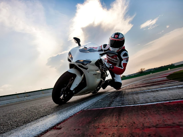 Kumpulan Gambar Ducati Monster 1198 HD Wallpaper 2014