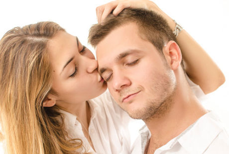 5 Alasan Pria Suka Beri Seks Oral pada Pasangannya