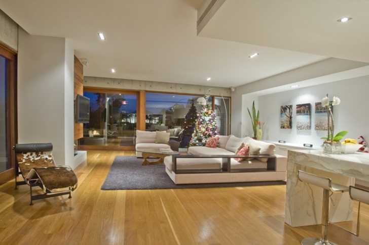 Living room of Modern house at Amalfi Drive by BGD Architects at night 