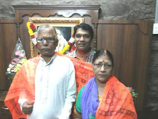 Aditya Srivastava bersama orang tuanya