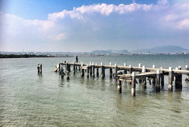 spot foto Jembatan di pantai puri gading bandar lampung