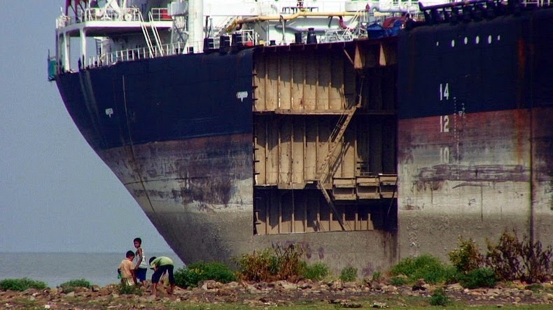 chittagong-ship-breaking-yard-10 chittagong-ship-breaking-yard-10