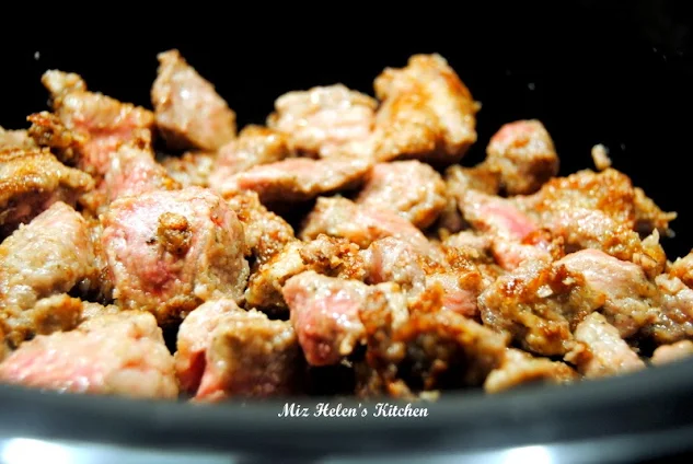 Slow Cooker Bella Beef Tips at Miz Helen's Country Cottage