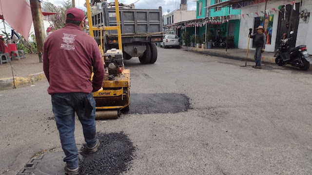 Ayuntamiento de Atlixco continua reparando vialidades