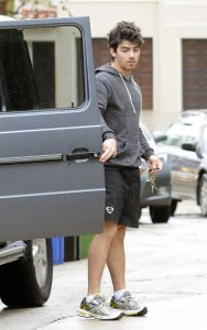 Joe Jonas Hits the Gym