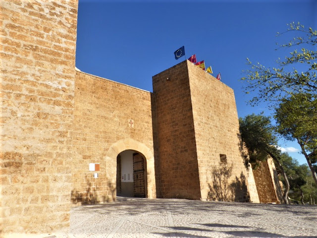 Entrada al Castillo y Monasterio de Caravaca de la Cruz