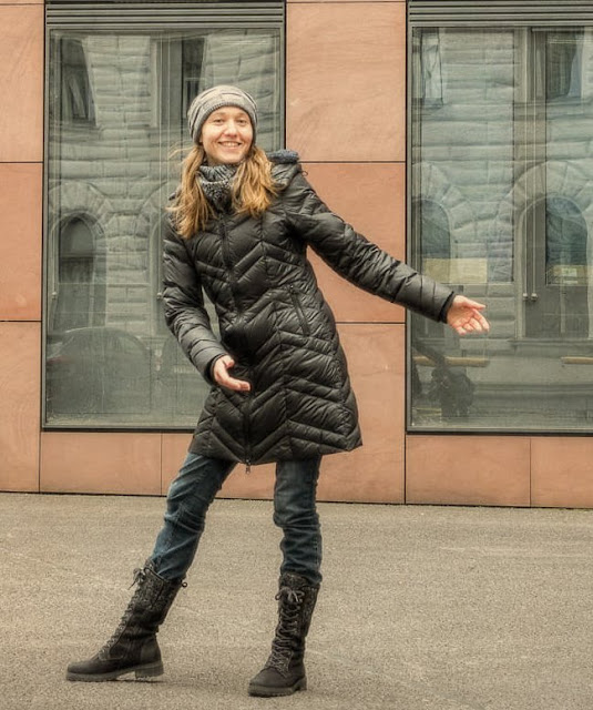 Katerina Teresidi vor dem Justizzentrum Wien Mitte