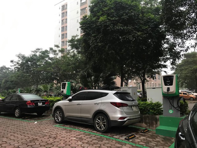 Người dùng xe điện bức xúc vì bị chiếm chỗ sạc - Ảnh 5.