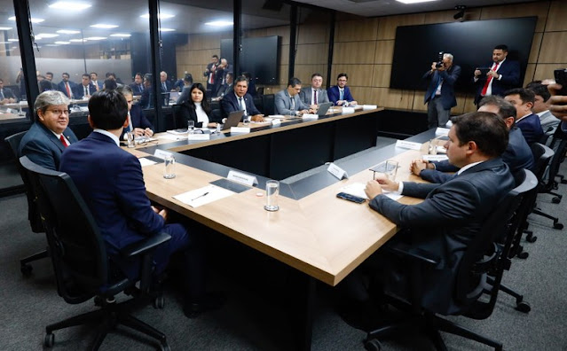 João Azevêdo se reúne com ministro dos Portos e Aeroportos e confirma para outubro assinatura da ordem de serviço em Patos