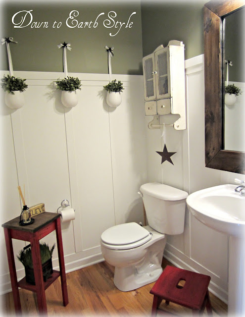 Small Bathrooms With Wainscoting