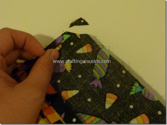 Trick or Treat bag tutorial by Crafty Cousins (18)