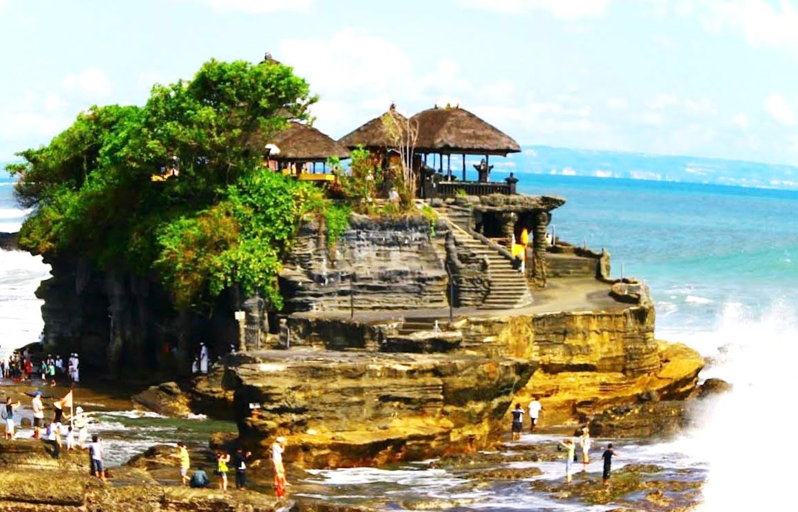  Tempat  Wisata  Panorama Indah Khas Bali  di  Pantai Tanah 