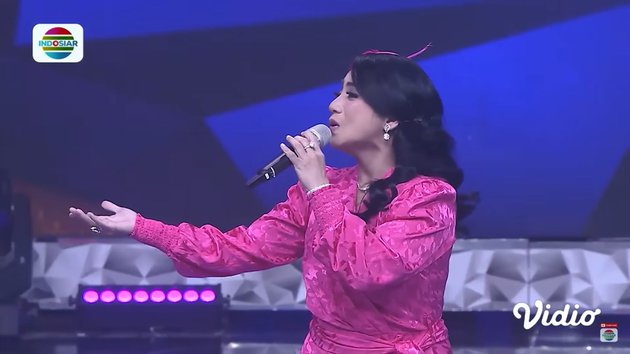 Munculnya Siti Rahmawati jadi juri D'Academy 5 yang diduga untuk menggantikan Lesti ini langsung tuai reaksi positif dari netizen.