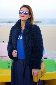 Blue faux fur jacket, Infinity sweatshirt, Oakley blue sunglasses, Fashion and Cookies, fashion blogger