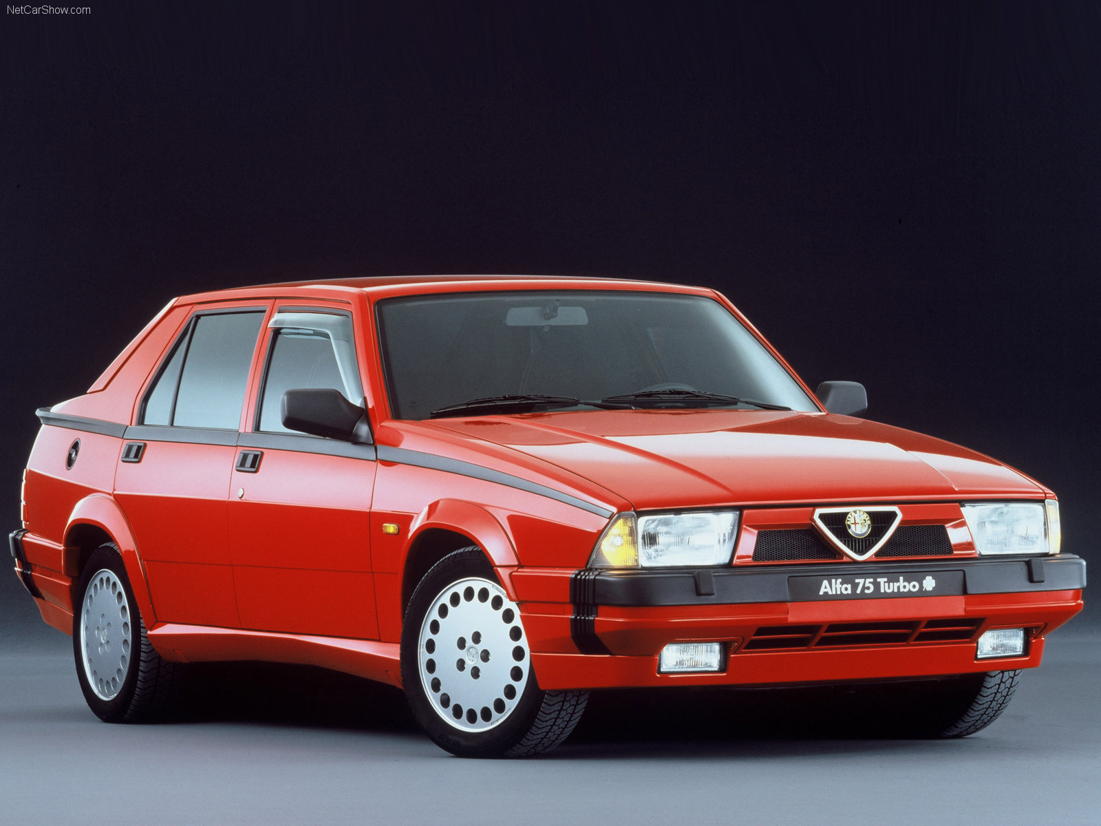 Alfa_Romeo 75_1