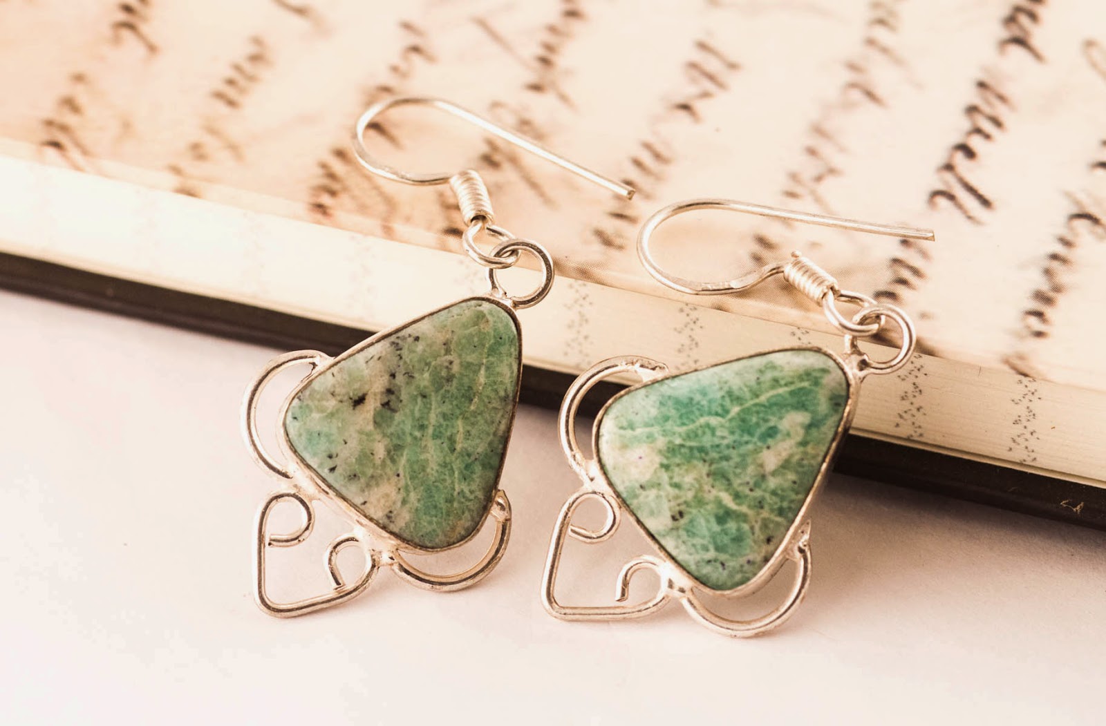 http://www.pinkbijou.com/index.php/pendientes-semipreciosas-verdes/