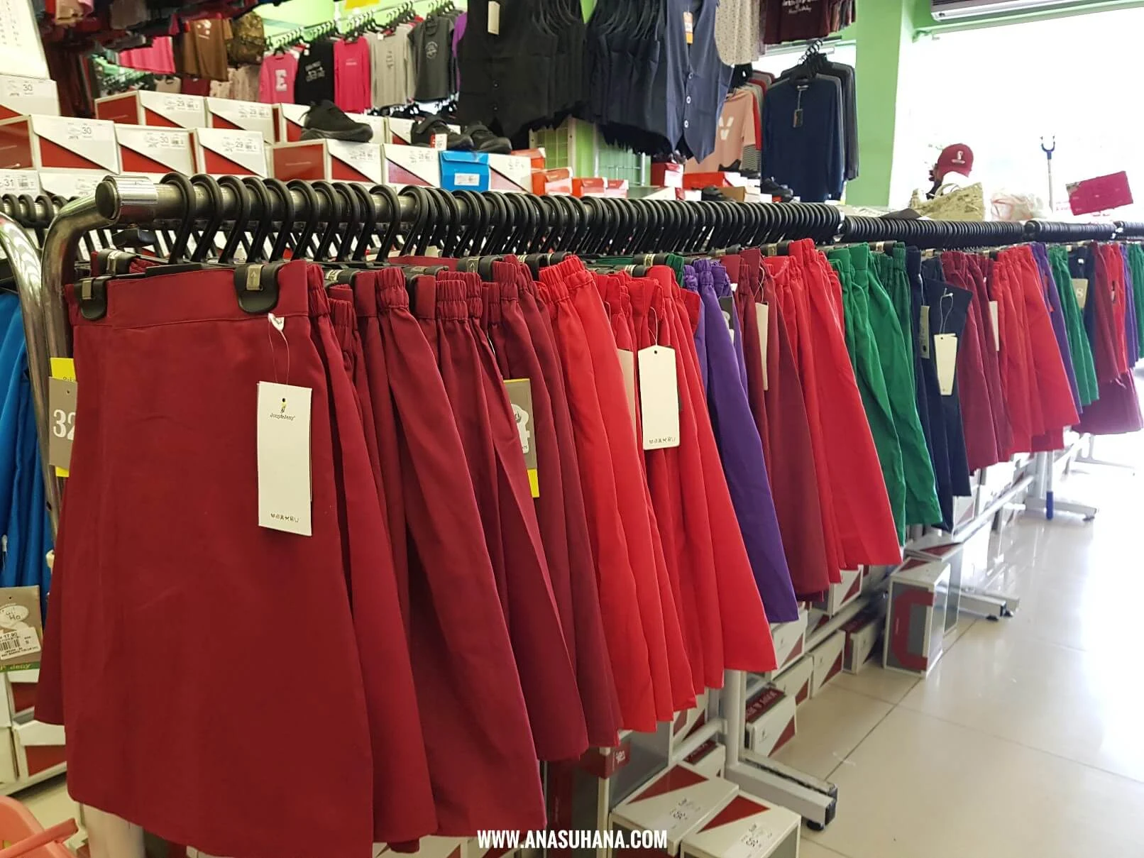 Puas Hati Beli Baju Sekolah Berkualiti dan Murah di Pusat Pakaian Hari-Hari