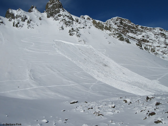 Valanga di neve a lastroni in un pendio esposto a sud a 2900 m ca. nella regione della Schöntalspitze nel Sellrain. La valanga si è distaccata il 25 gennaio, quando una persona stava salendo. (Foto: 26.01.2023)