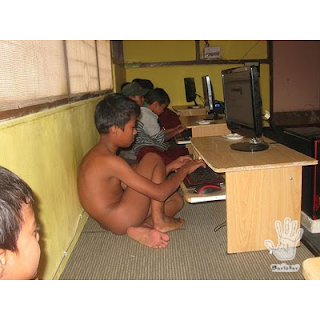 Naked in Internet Cafe | Awesome Nude Game