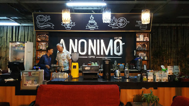 Menikmati Sejuknya Malam di Anonimo Coffee