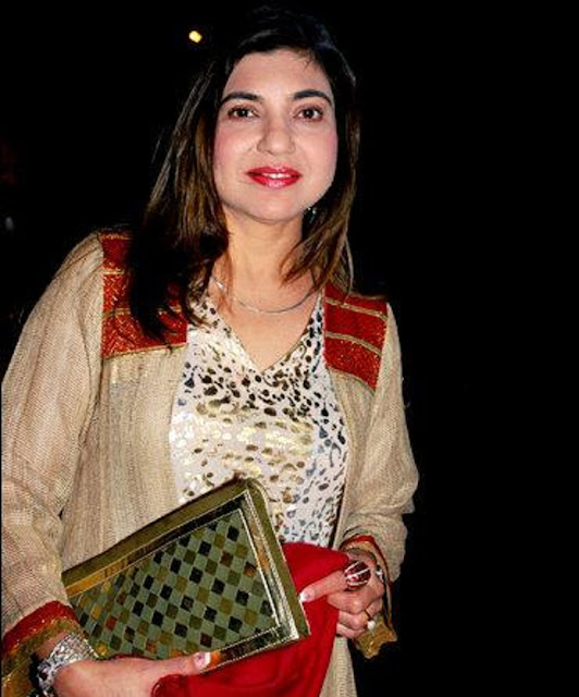 Beautiful Singer Alka Yagnik Wallpaper