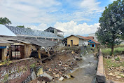 Akibat Hujan Deras Kecamatan Cisayong Di Landa Banjir