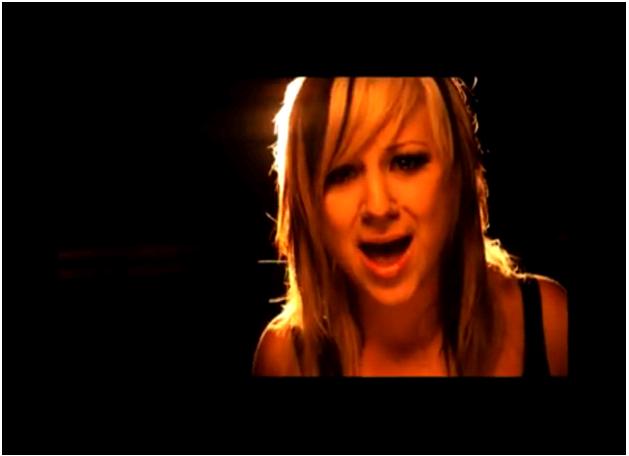 Jen Ledger. sory tre' cool. minah ni favourite drummer aku skrg.. nama minah 