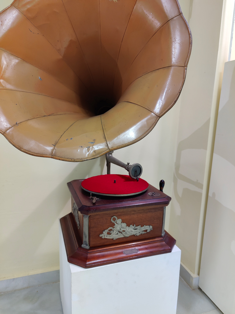 phonographe à pavillon au musée du flamenco à Malaga en Espagne