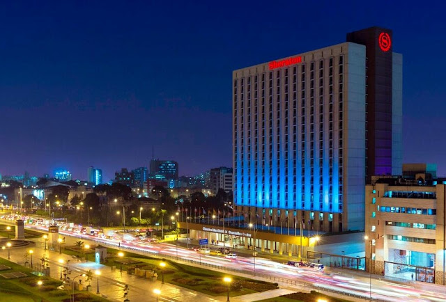 Vista nocturna Sheraton Lima