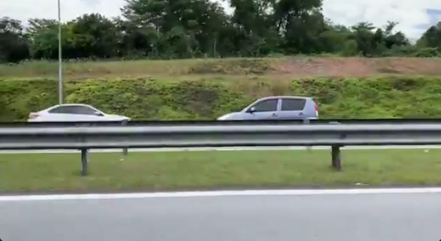 Polis Buru Pemandu Myvi Yang Memandu Lawan Arus. Ada VIDEO
