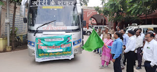 जौनपुर: डीएम ने हरी झंडी दिखाकर बच्चों को भ्रमण के लिए किए रवाना  | #NayaSaveraNetwork