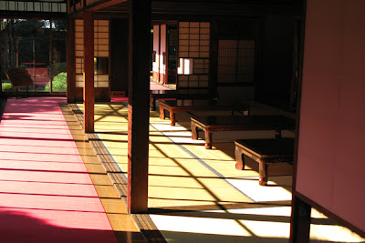 Desk-view-in-japan-traditional-home