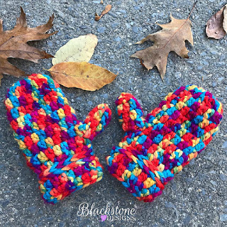 https://blackstonedesigns.blogspot.com/2017/10/friday-mittens.html